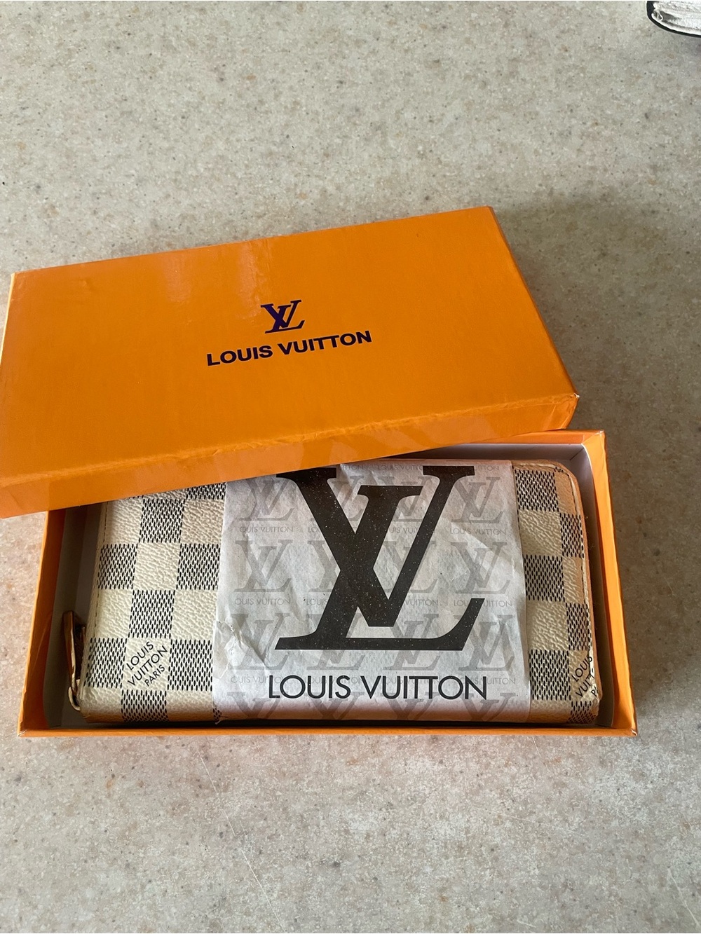 Louis Vuitton Damier Azur Zip-Around Wallet - Beige and white